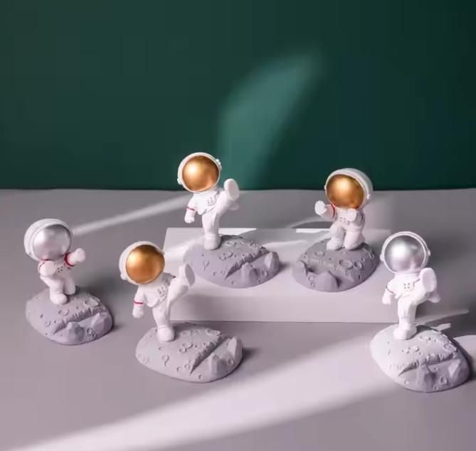 Astronauts Mobile Phone Stand Holder